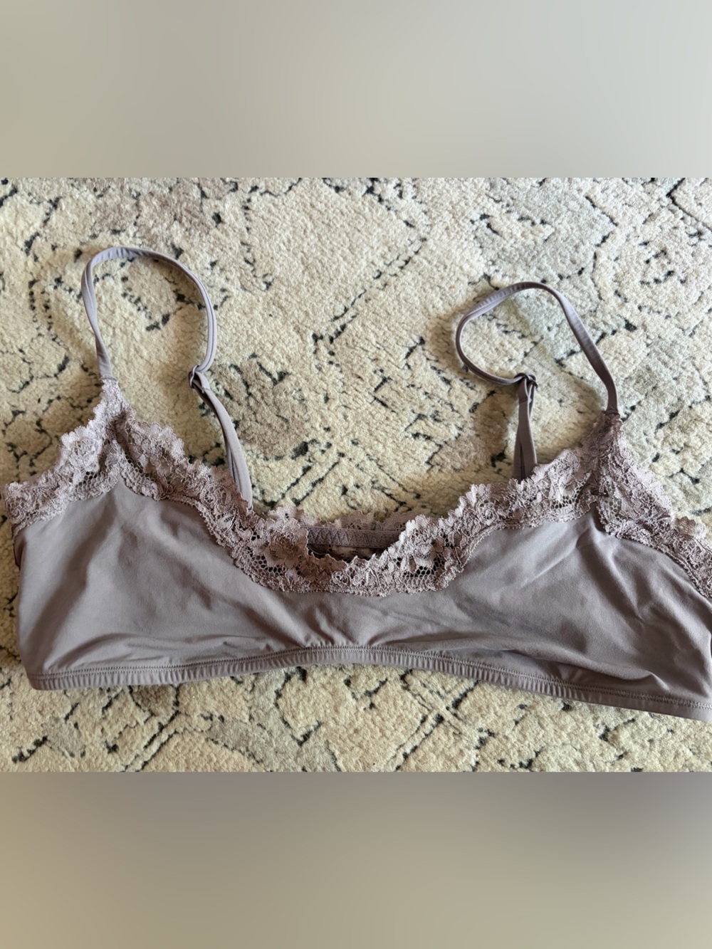 SKIMS Lace-Trim Bralette in Taupe